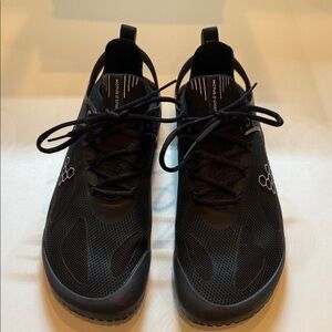 Vivo Barefoot Women’s Black Motus Strength